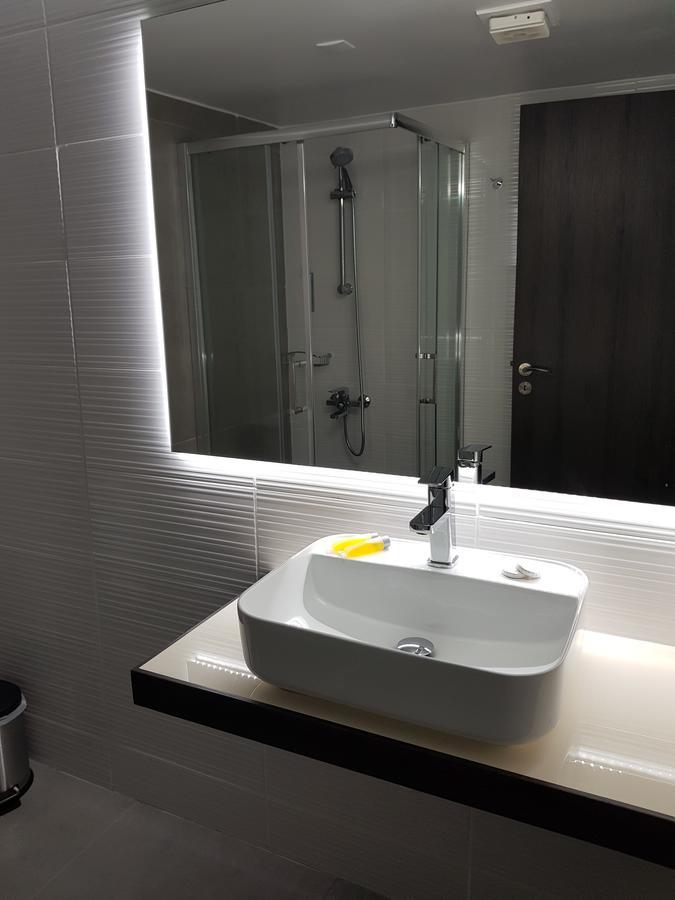 Les Palmiers Petrou Apartments ลาร์นาคา ภายนอก รูปภาพ